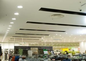 Winkelplafond met Inbouwspots Ventilatie
